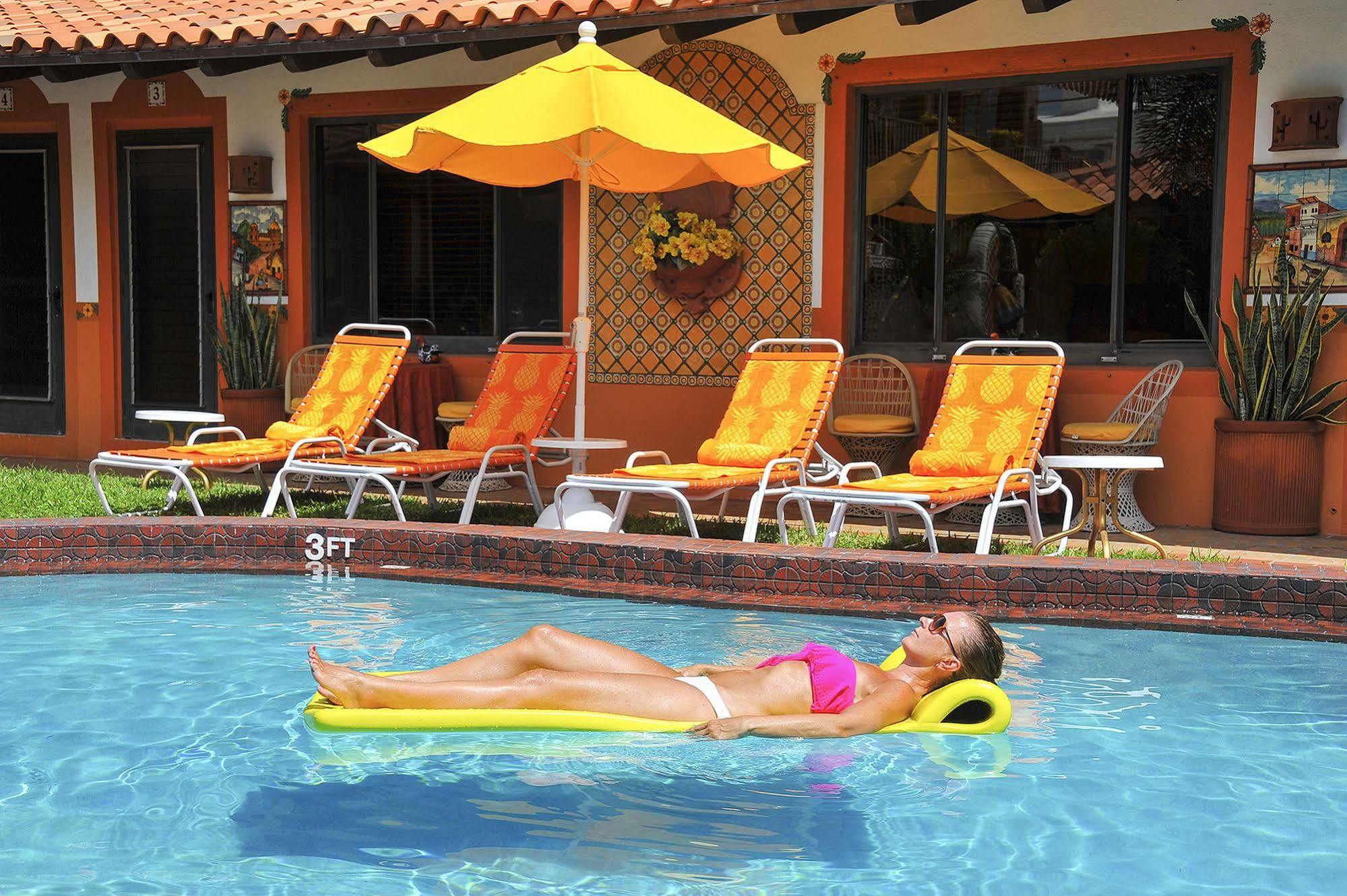Blue Seas Courtyard Hotell Lauderdale-by-the-Sea Exteriör bild